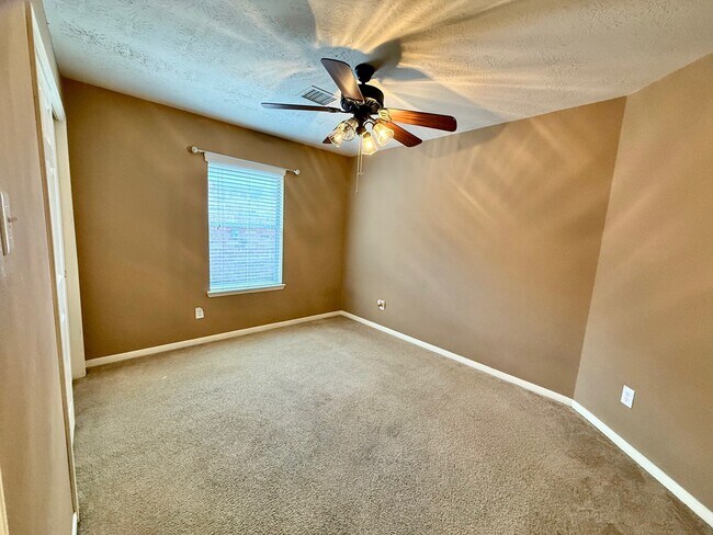 Building Photo - 15107 Summer Sunset Dr