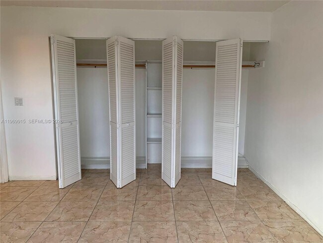 Building Photo - 180 NE 12th Ave