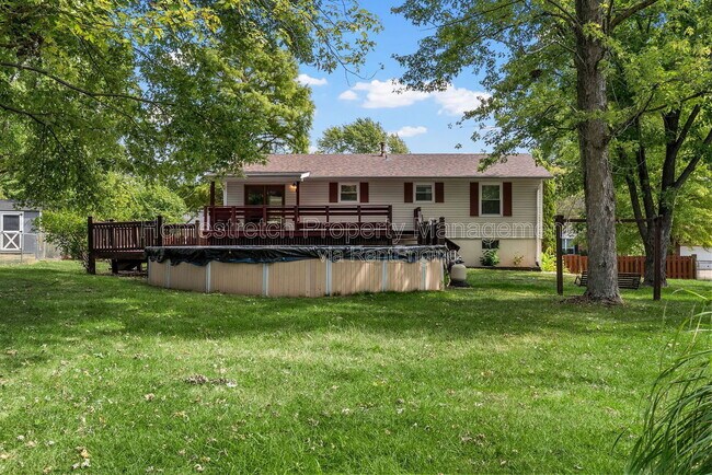 Building Photo - 33 Pershing Lake Dr