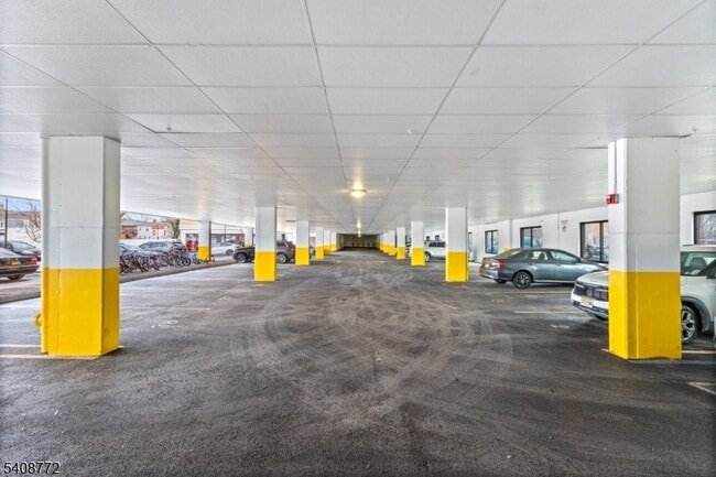 Building Photo - 321 E 3rd St