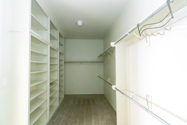 Building Photo - 9610 Kline Ave