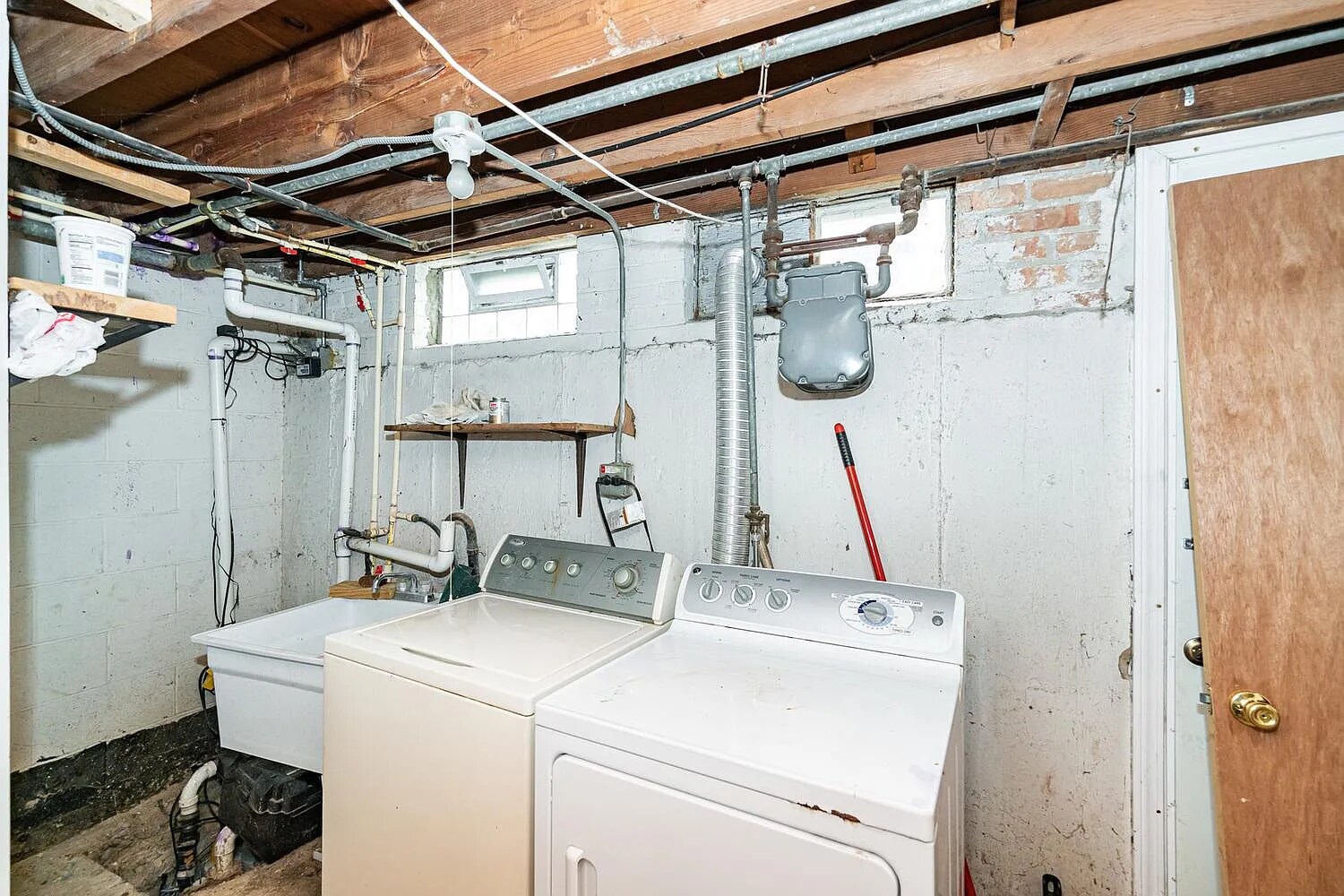 Building Photo - 9543 Sumac Rd