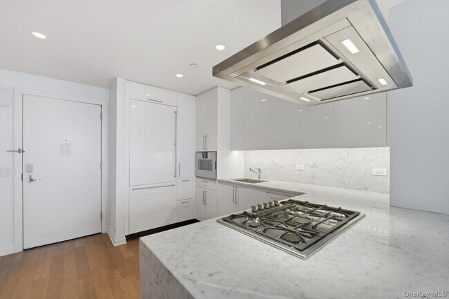 Building Photo - 460 W 42nd St