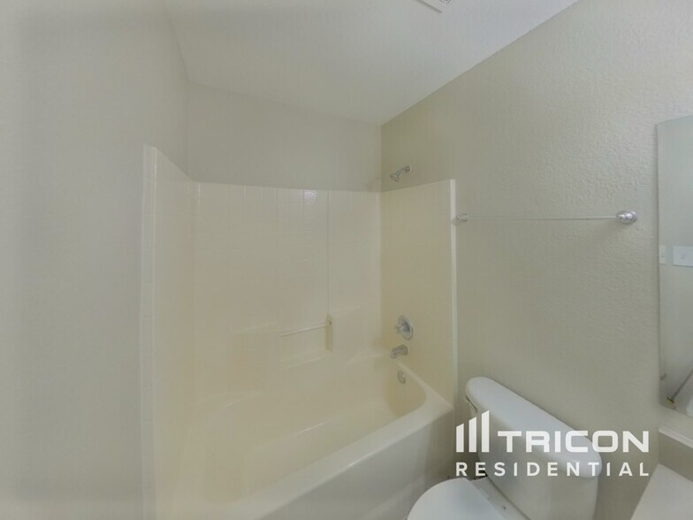 Building Photo - 604 Cumberland Dr