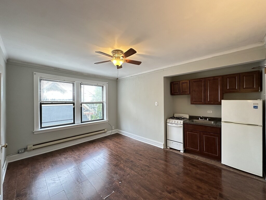 Building Photo - 4349 N Damen Ave