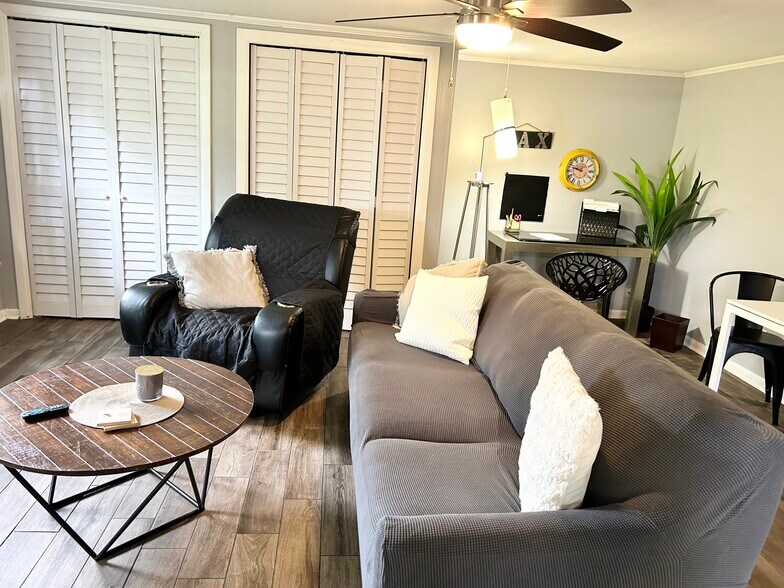 Building Photo - 2320 Vista Ave