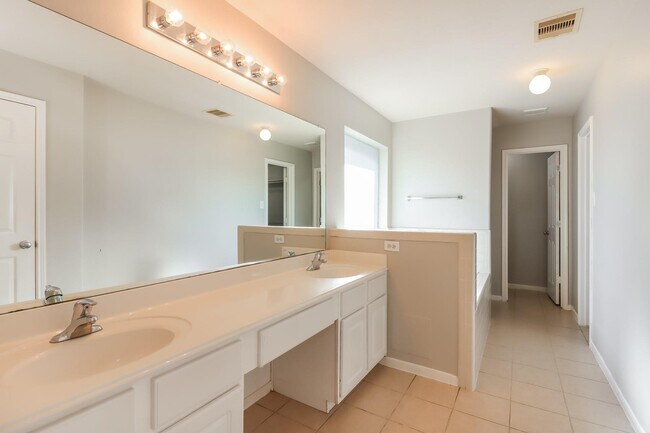 Building Photo - 8530 Windy Thicket Ln