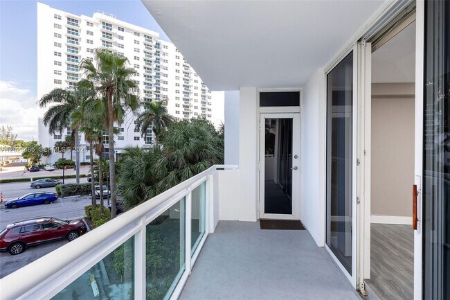Building Photo - 3001 S Ocean Dr