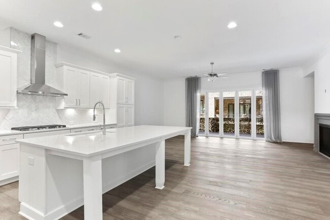 Building Photo - 226 Devin Pl N E