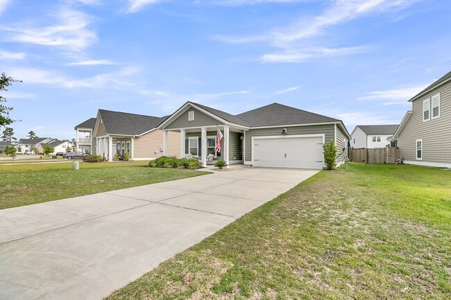 Building Photo - Beautiful Single Story Home Full of Upgrad...