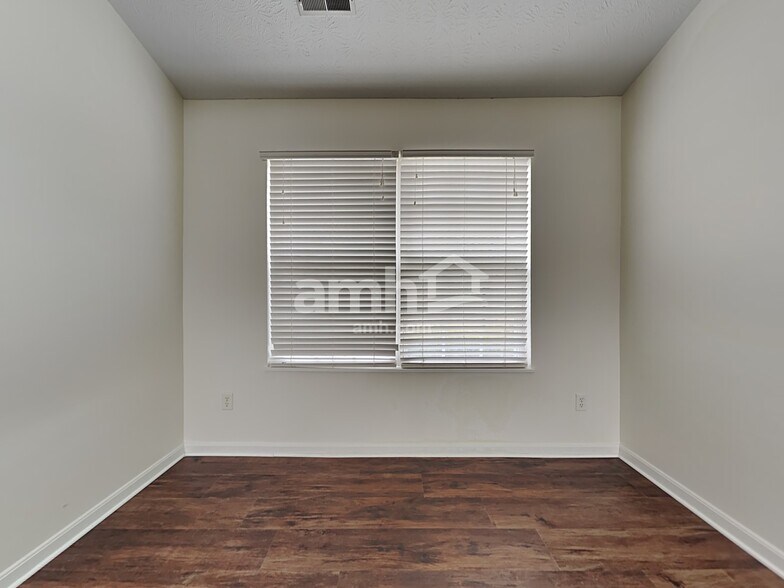 Building Photo - 32 Meadowcrest Dr