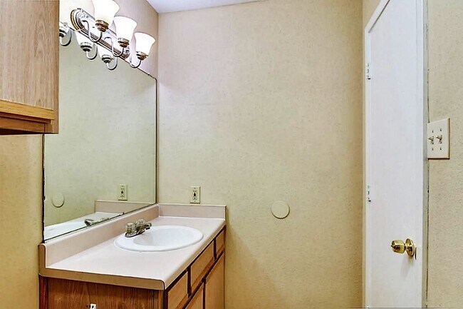 Building Photo - 6907 Tara Dr