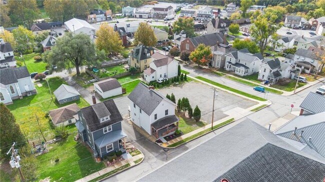 Building Photo - 3 bed/ 2 bath Single Family Home Manor, PA 15665