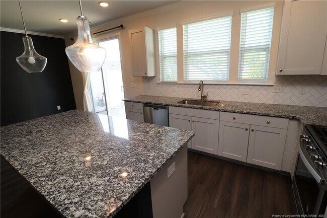 Building Photo - 755 Amarra Dr