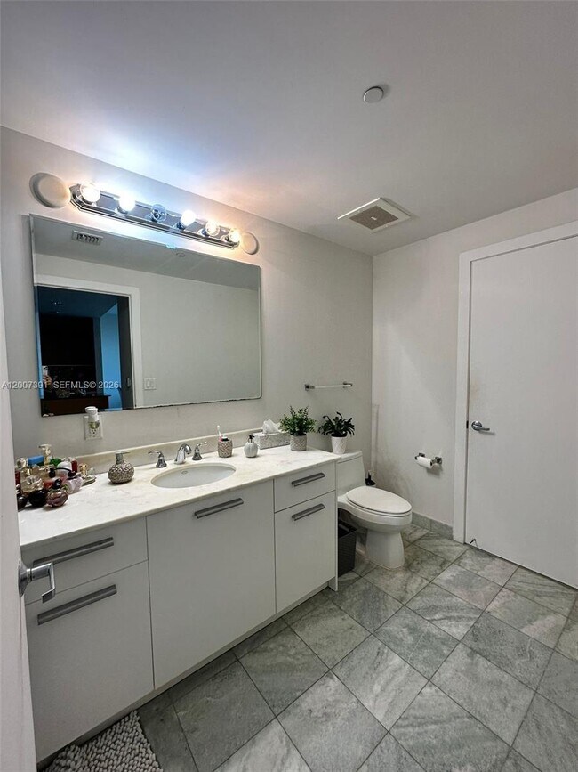 Building Photo - 1050 Brickell Ave