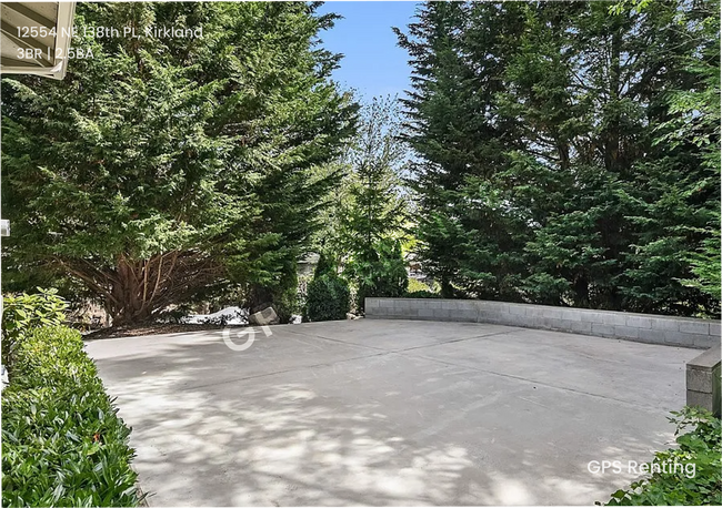 Building Photo - ? Peaceful Retreat in the Heart of Kirkland!