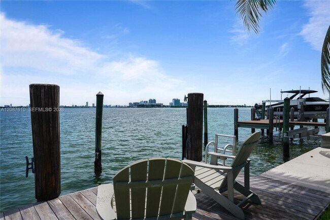 Building Photo - 9301 N Bayshore Dr