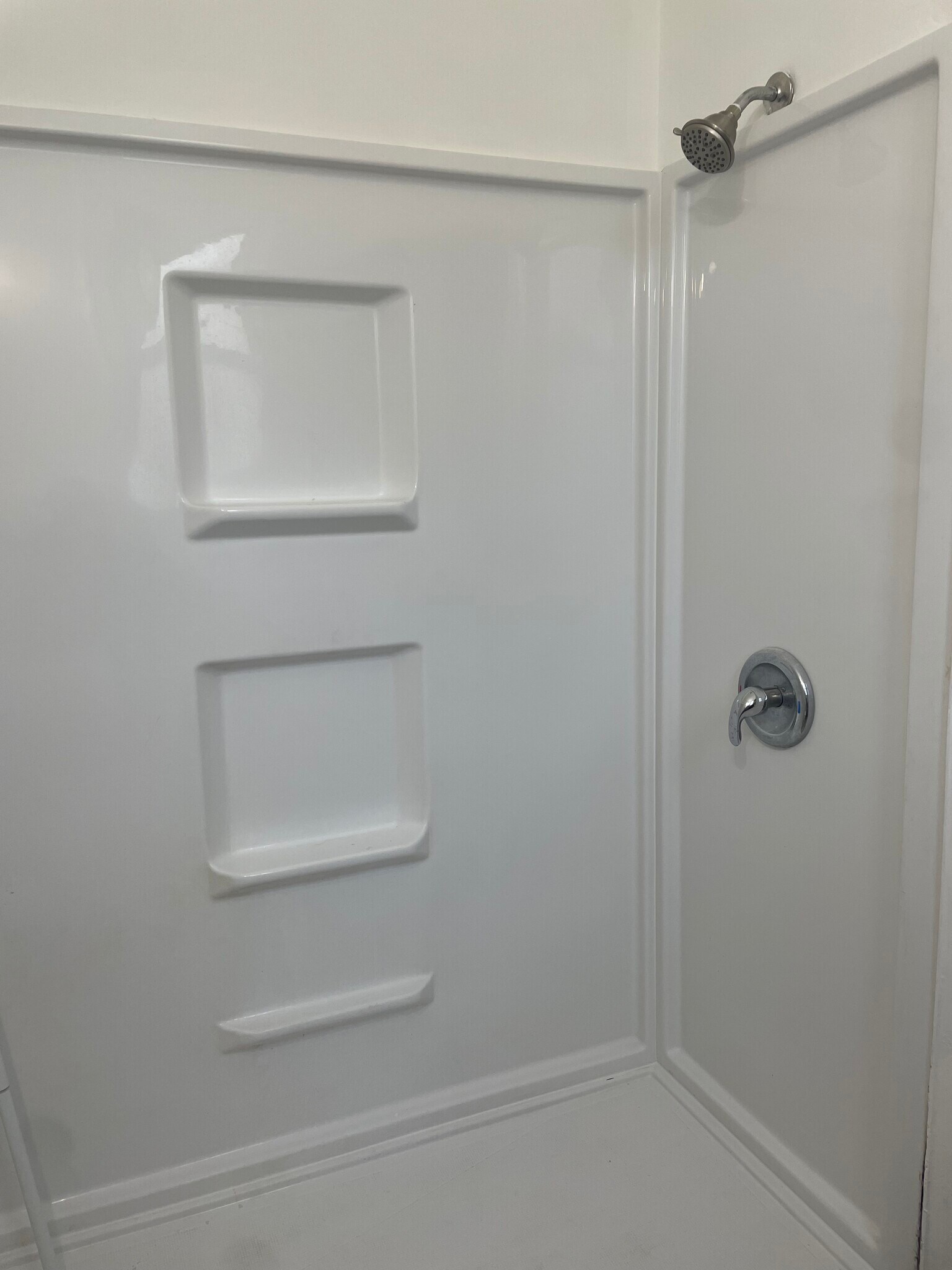 Large walk in shower - 4024 Tholozan Ave