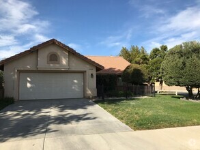 Building Photo - 3 BEDROOM, 2 BATH VICTORVILLE HOME. COMMUT...