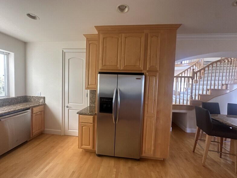 Building Photo - 8120 Billowvista Dr