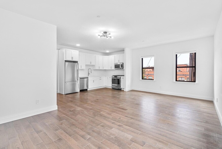 Kitchen - 206-208 Main St
