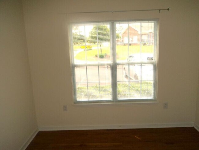 Building Photo - Independence South one level brick patio h...