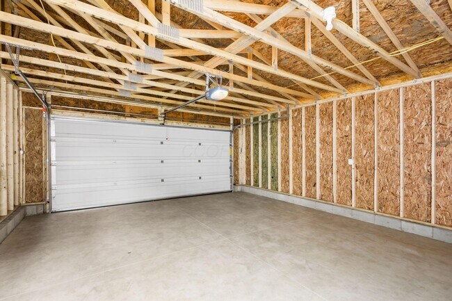 Building Photo - 858 E Starr Ave