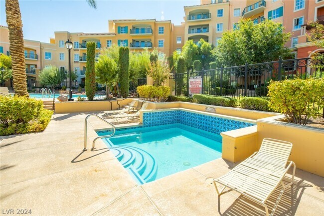 Building Photo - 30 Strada Di Villaggio