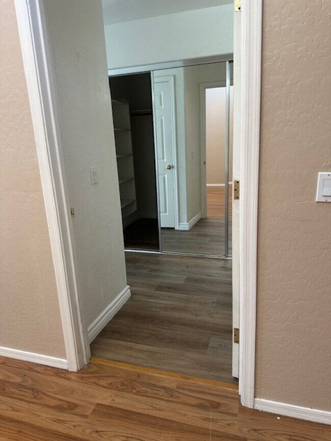 Building Photo - $1,550 2-3 Bedroom For Lease With Community Heated Pool & Spa in 85207!