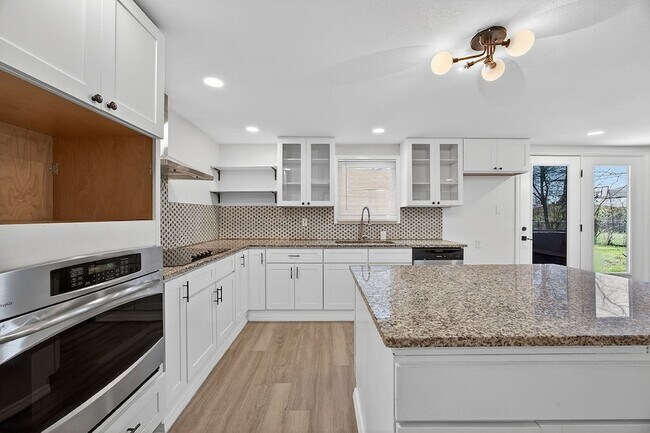 Building Photo - 108 Dupont Cir