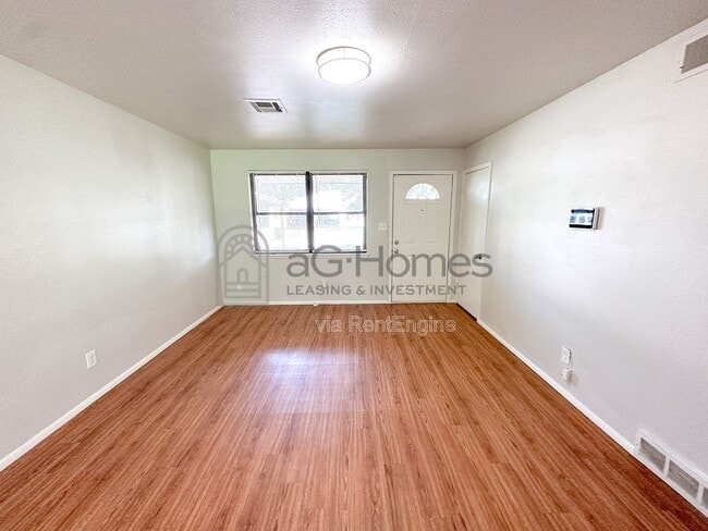 Building Photo - 4722 SE 27th St