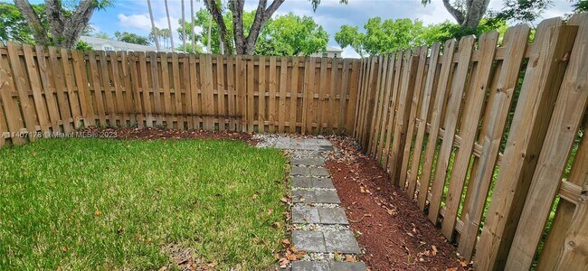 Building Photo - 2708 SE 15th Ct