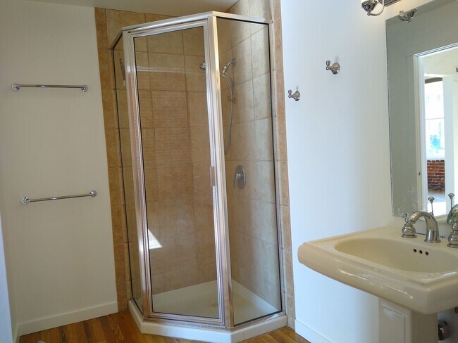 Building Photo - Loft Living At It's Finest In LODO!