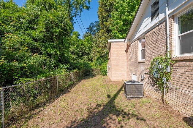 Building Photo - 102 Burdock Cir