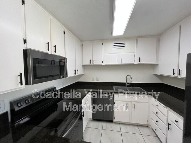 Building Photo - 433 Bradshaw E Ln