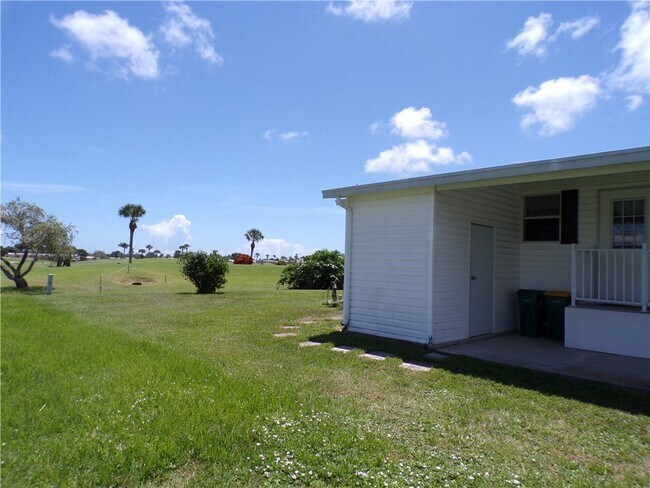 Building Photo - 1126 Barefoot Cir