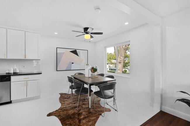 Building Photo - 280 Tradewinds Dr