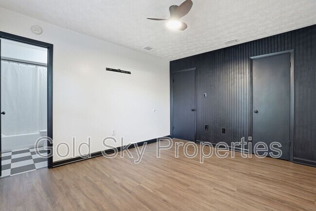 Building Photo - 703 Pineview Ct