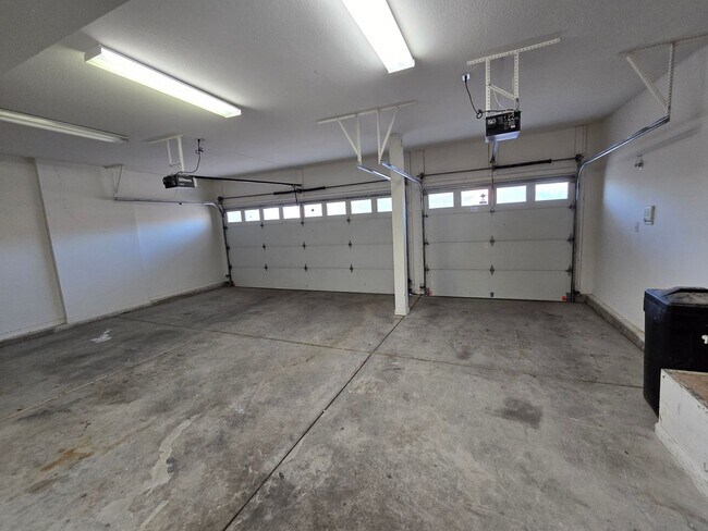 Building Photo - 6325 N Juliano Rd