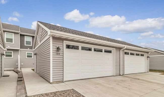 Building Photo - Sublease - 3 Bedroom Townhome Available Ja...