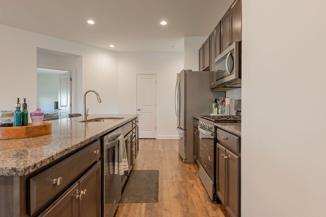 Building Photo - Modern Home with Open Floor Plan in Blacks...