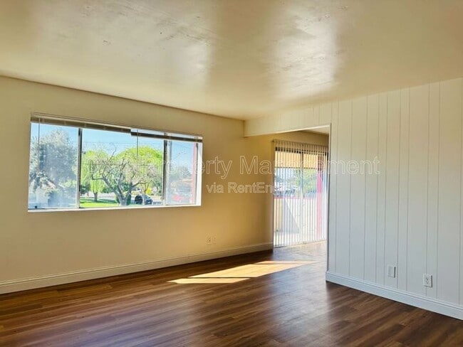 Building Photo - 1668 W Ashlan Ave