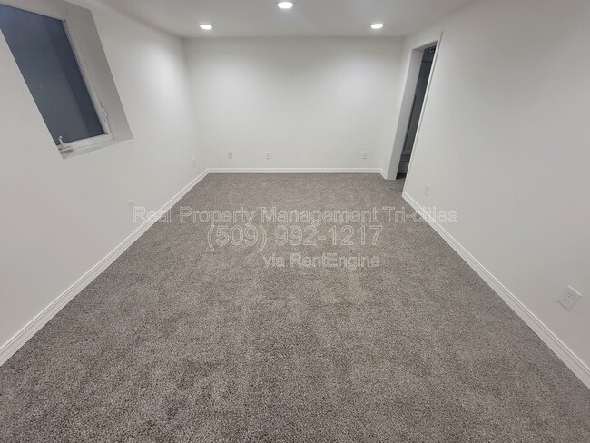 Building Photo - 618 S Alder St