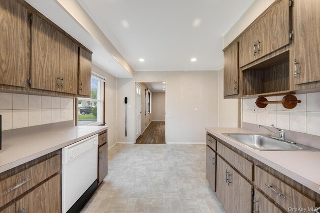 Building Photo - 22 Heath Ln