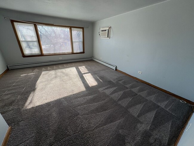 Building Photo - 8244 W Forest Preserve Ave