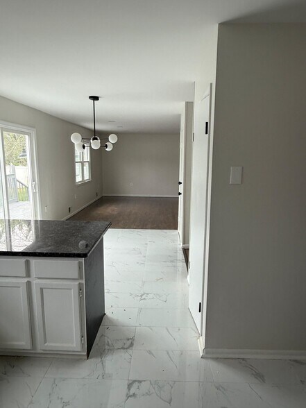 Building Photo - 1221 Windward Ave