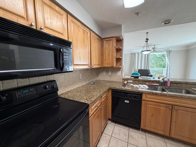 Building Photo - 2052 Alta Meadows Ln