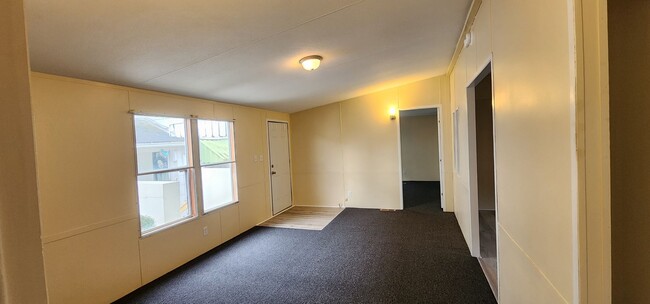 Building Photo - Available now, three bed two full bath sin...