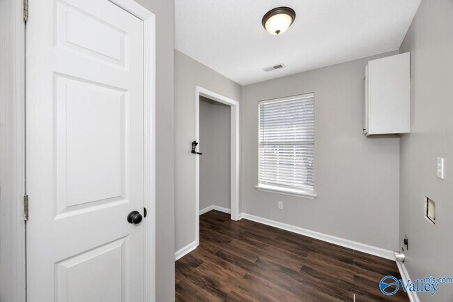 Building Photo - 103 N W Sugar Bluff Ln