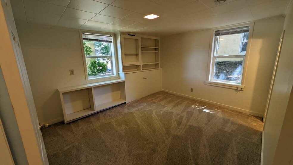 Building Photo - 980 NE C St